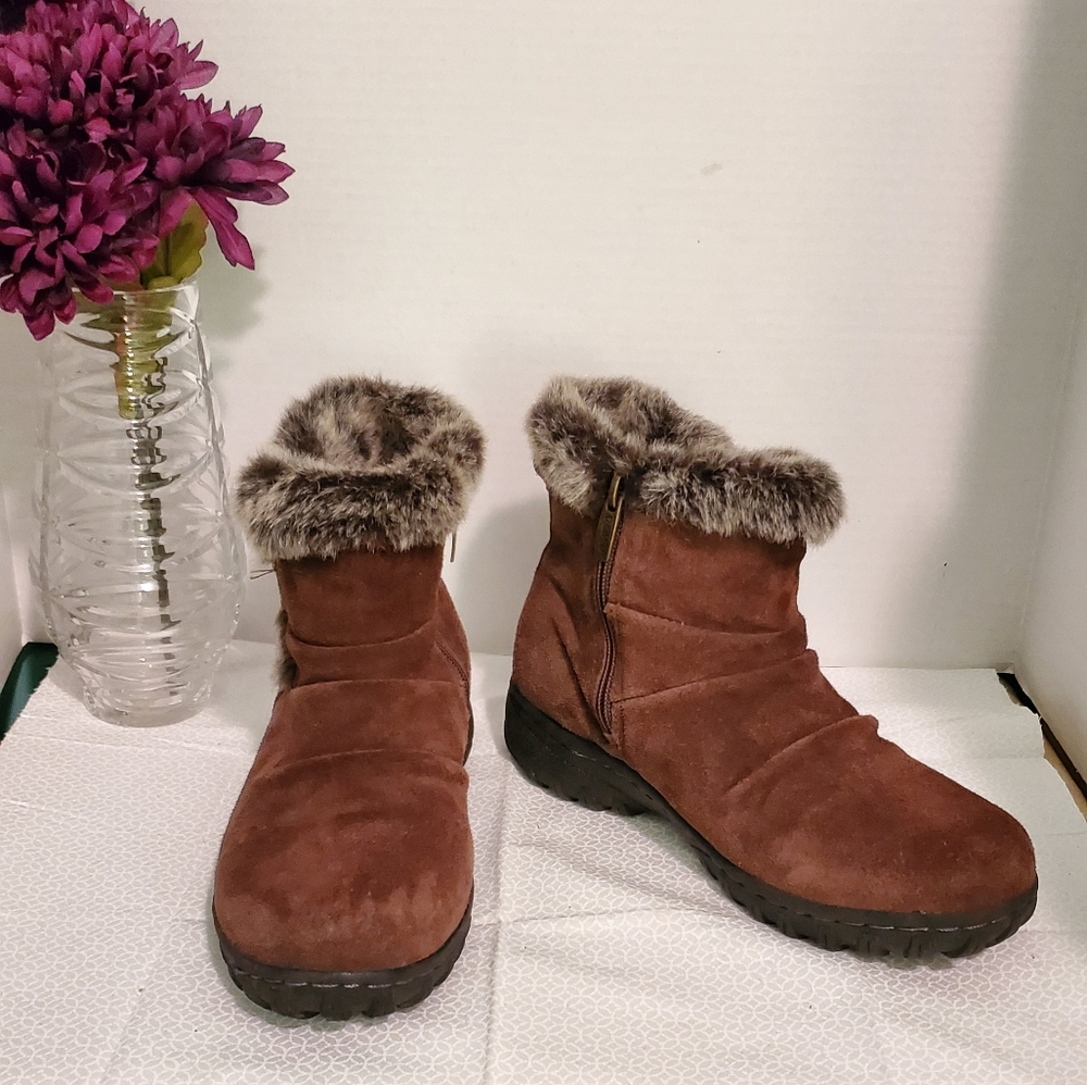 KHOMBU Lindsey Brown Suede Booties
